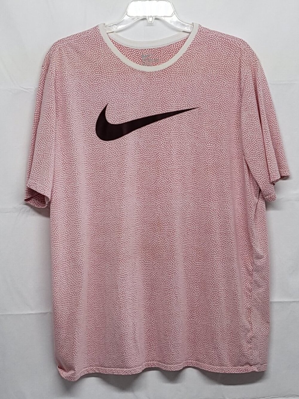 The Nike Tee Shirt Dri Fit Athletic Cut Mens 3XLT Tall Swoosh Logo Ditsy Print